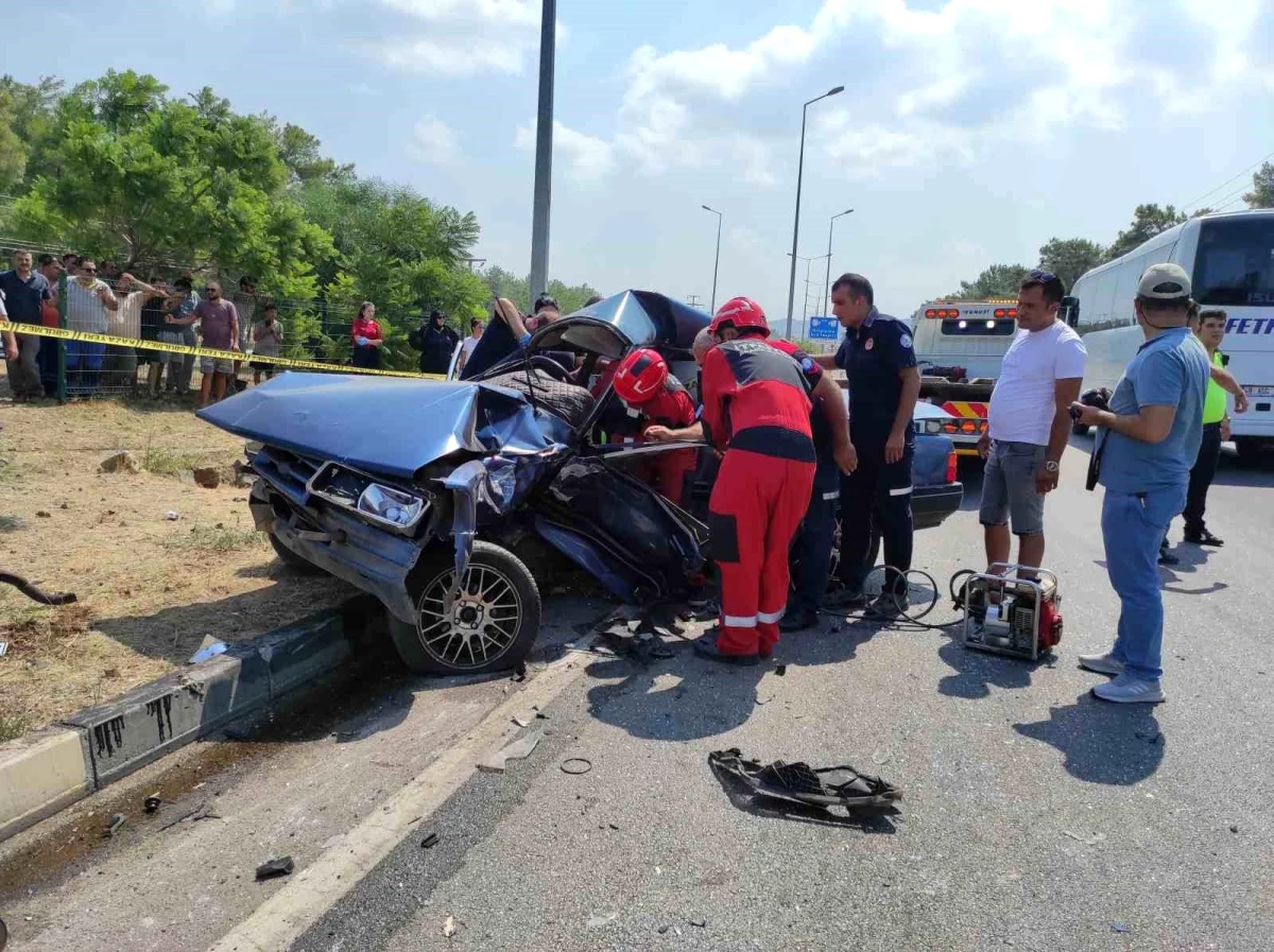 Fethiye’de minibüs ve otomobil çarpıştı: 1 yaralı